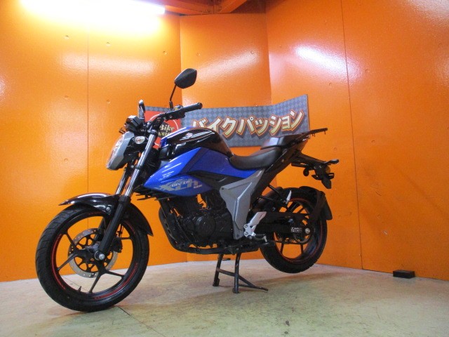 こちらの車両は納車点検を行わないので保証はありませんが支払総額がとってもリーズナブル！勝負価格の一台